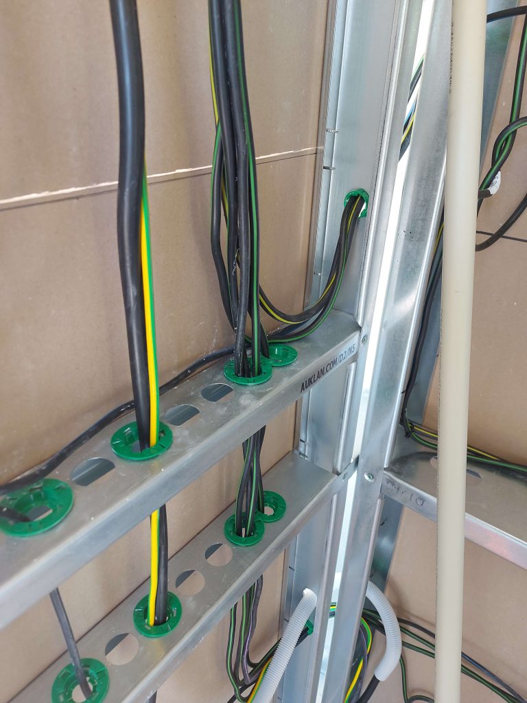 Tiny house made of 2d panels – auklan system model building: successful blower door test and installation of utilities 3 Tiny house made of 2d panels – auklan system model building: successful blower door test and installation of utilities