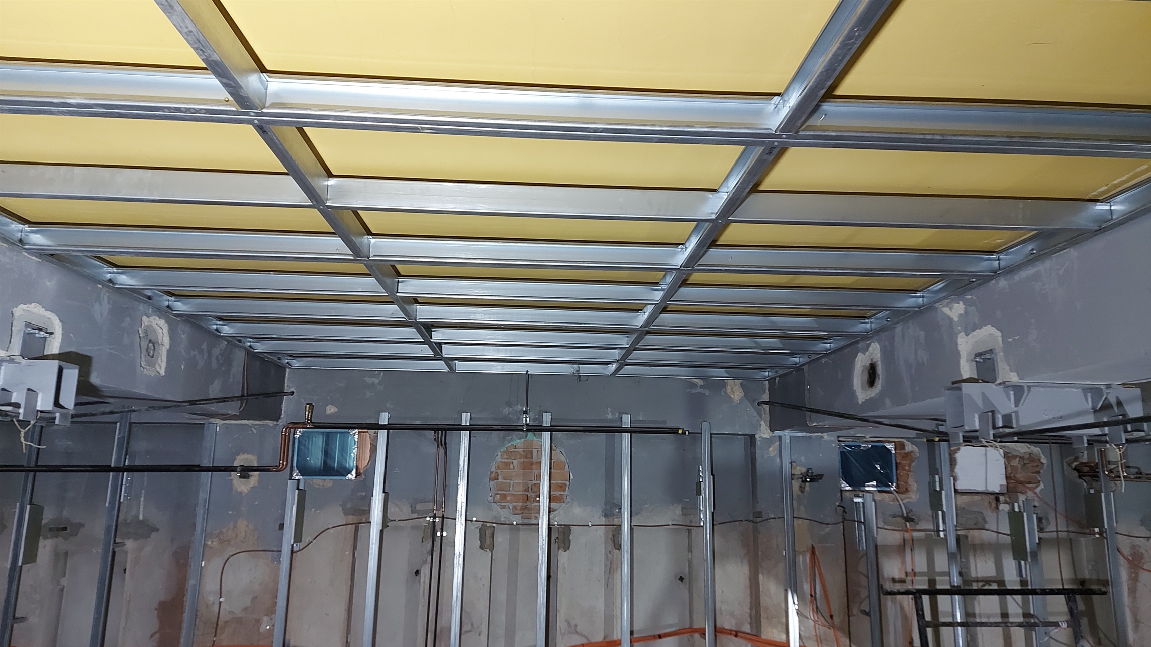 Support structure above the suspended ceiling in sokolovna in moravský krumlov: a modern solution for protecting historic buildings 4 Support structure above the suspended ceiling in sokolovna in moravský krumlov: a modern solution for protecting historic buildings