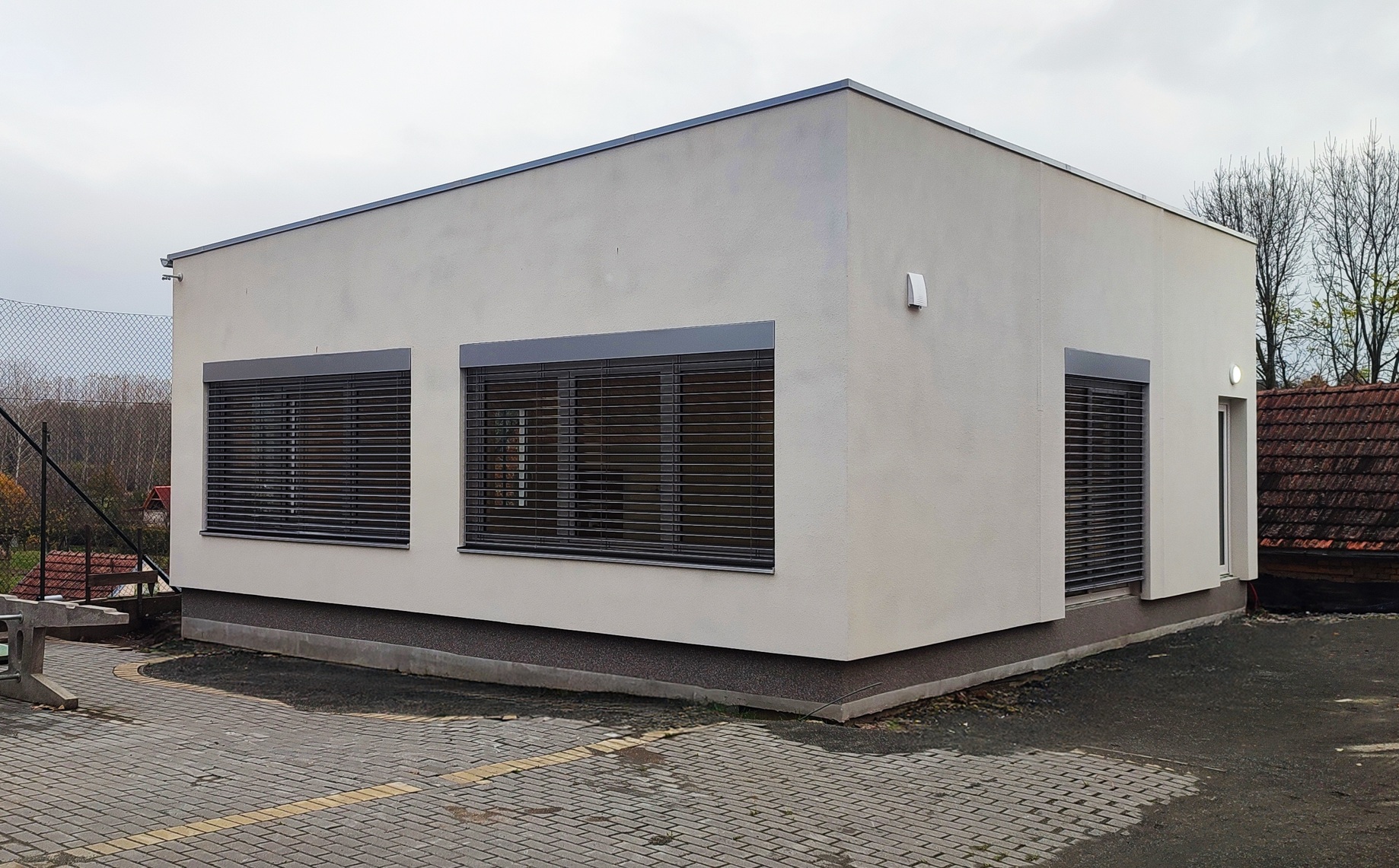 Roznášecí konstrukce pod fotovoltaické panely v brně-chrlicích: inovativní řešení pro starší průmyslové budovy